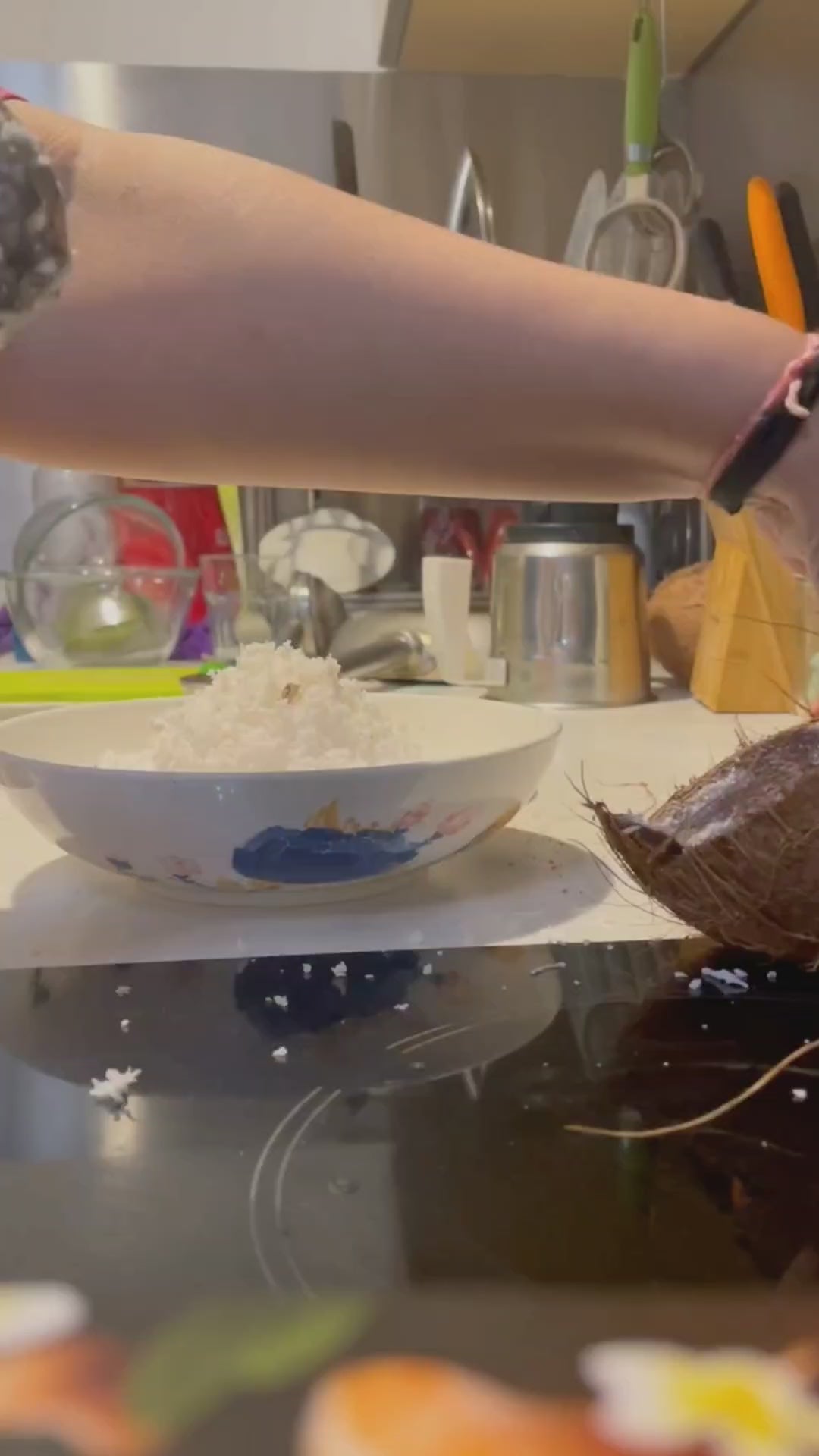 Smart rechargeable coconut grater